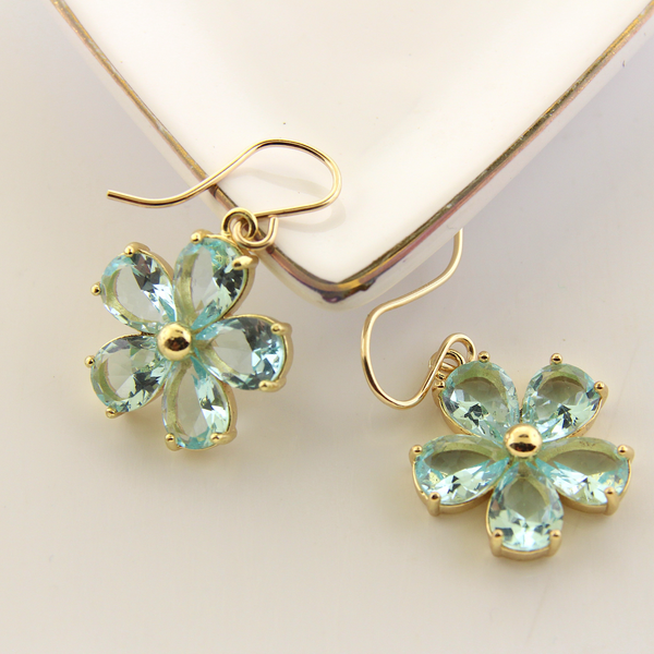 Acrylic Flower Earrings - Pearl White